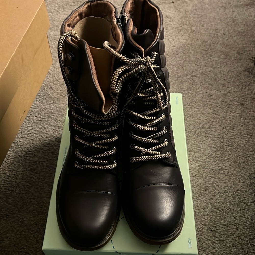 Women’s b.o.c Lace up boots